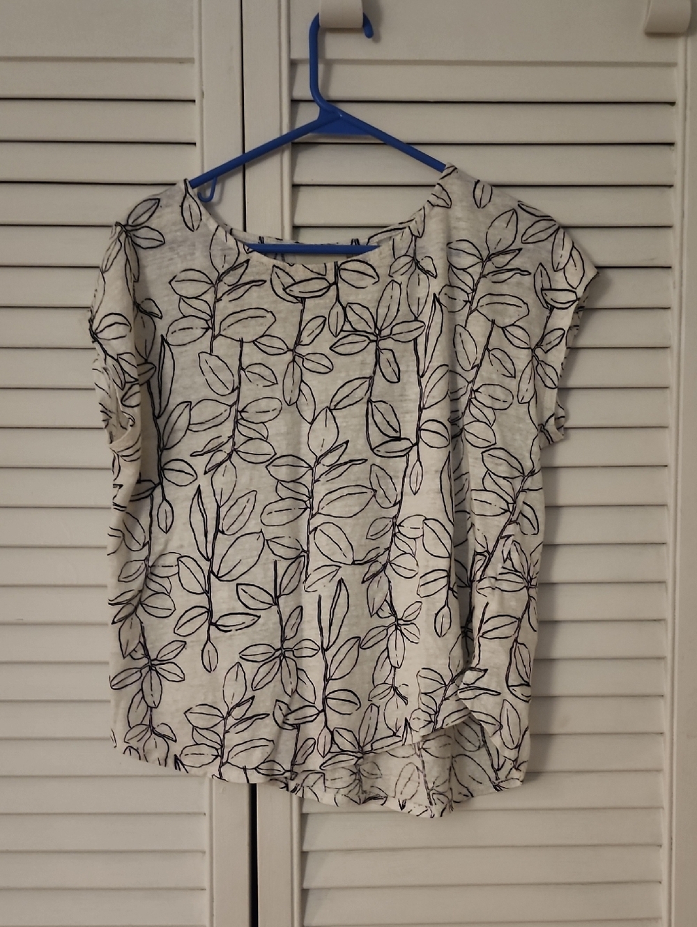 Cynthia Rowley Cream Top with Black Leaf Print